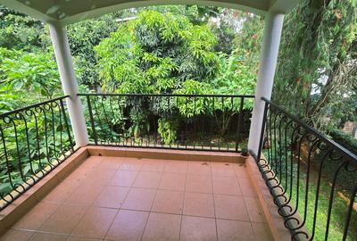 4 Bed House with En Suite in Lavington