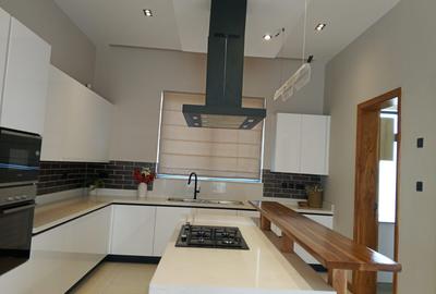 4 Bed Villa with En Suite in Westlands Area - 3