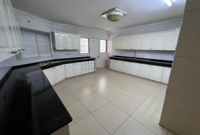 4 Bed Townhouse with En Suite in Westlands Area