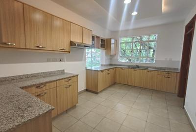 3 Bed Apartment with En Suite at Henred Road - 4