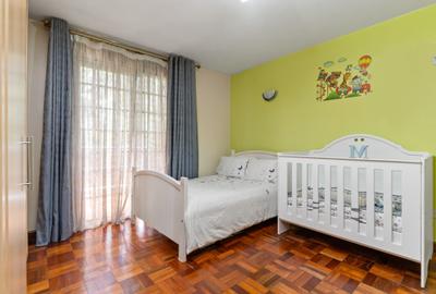 3 Bed Apartment with En Suite at Westlands Avenue - 4