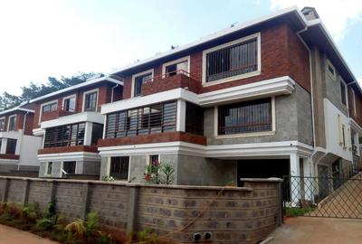 5 Bed House with En Suite in Spring Valley