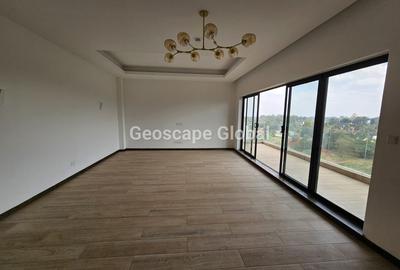 3 Bed Apartment with En Suite in Rosslyn