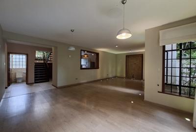 2 Bed Townhouse with En Suite at Lakeview - 3