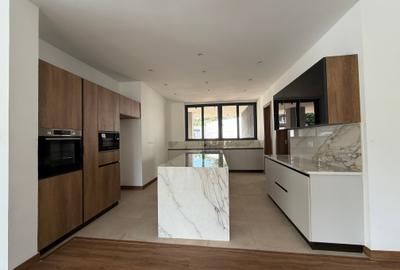 5 Bed House with En Suite in Nyari - 4