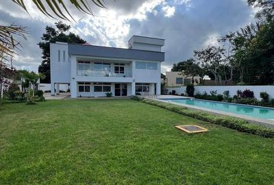5 Bed House with En Suite in Runda - 2