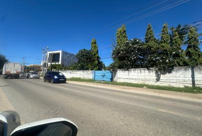 1.1 ac Commercial Property with Fibre Internet at Links Road