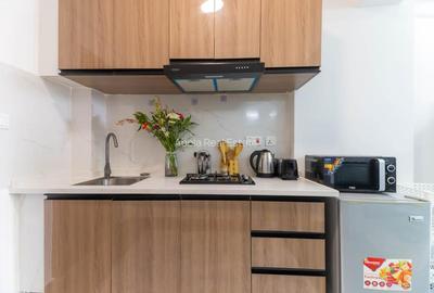 Serviced 1 Bed Apartment with En Suite in Riverside - 4