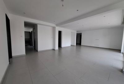 4 Bed Apartment with En Suite in Westlands Area
