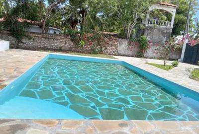 4 Bed House with En Suite in Watamu - 2