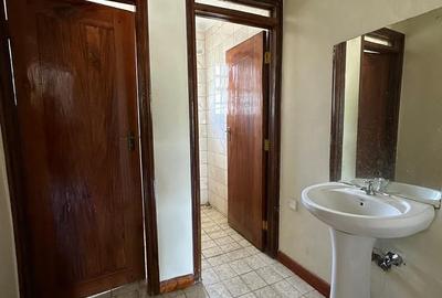 4 Bed Villa with En Suite in Lavington - 3