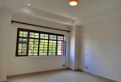 4 Bed House with En Suite in Runda - 2