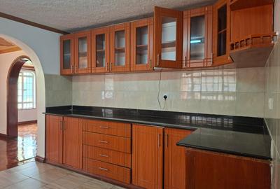 5 Bed House with En Suite in Nyari - 2