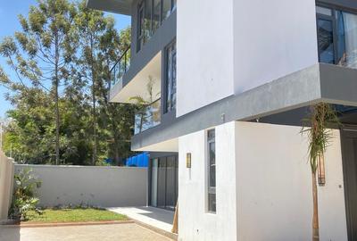 5 Bed Villa with En Suite in Lavington - 4