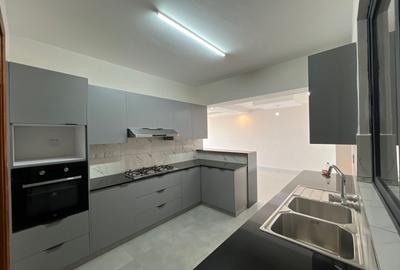 3 Bed Apartment with En Suite at Parklands Road - 4