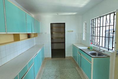 4 Bed Townhouse with En Suite at Oledume Road - 3