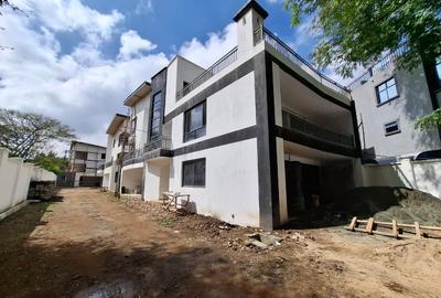5 Bed Townhouse with En Suite in Lavington