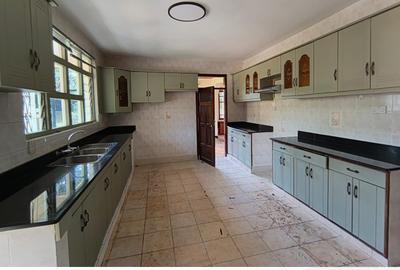 4 Bed Townhouse with En Suite in Runda - 3