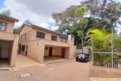 5 Bed Townhouse with En Suite at Lavington - 3