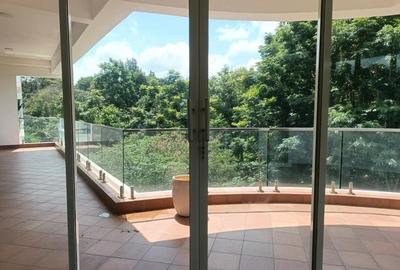 3 Bed Apartment with En Suite in Parklands