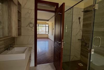 5 Bed Townhouse with En Suite in Lavington - 4