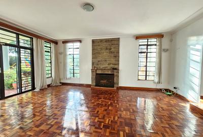 4 Bed House with En Suite in Nyari