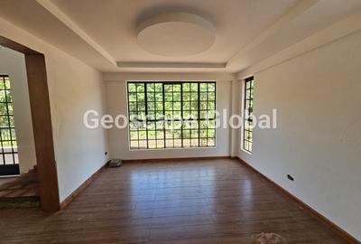 5 Bed House with En Suite in Nyari