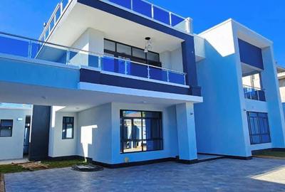 5 Bed Townhouse with En Suite at Mugutha - 2
