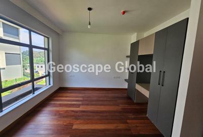 4 Bed Townhouse with En Suite in Rosslyn