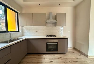 2 Bed Apartment with En Suite in Kilimani - 4