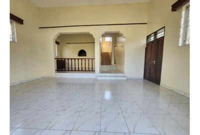 4 Bed Townhouse with En Suite in Nyali Area - 2