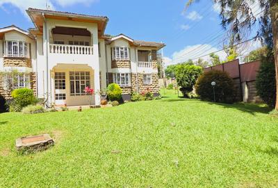 5 Bed Townhouse with En Suite at Off Mugumo Road