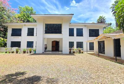 5 Bed House with En Suite in Gigiri