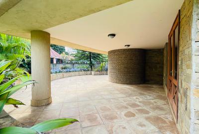 5 Bed Villa with En Suite in Runda - 4