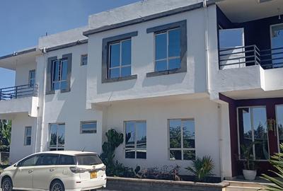 3 Bed Apartment with En Suite in Syokimau