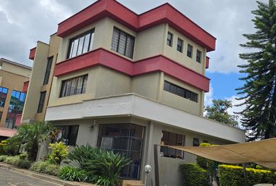 5 Bed Townhouse with En Suite at Off Convent Drive