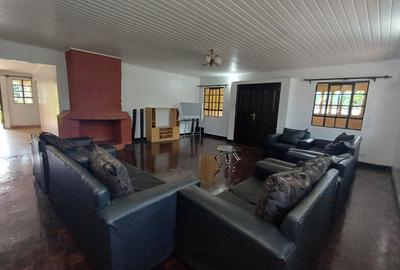 4 Bed House with En Suite in Nyari