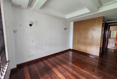 5 Bed Villa with En Suite in Lavington - 3