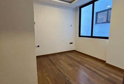 4 Bed Apartment with En Suite in Westlands Area