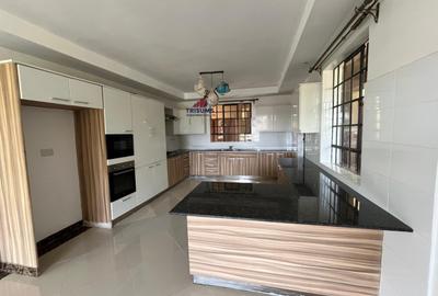 5 Bed Townhouse with En Suite in Kitisuru