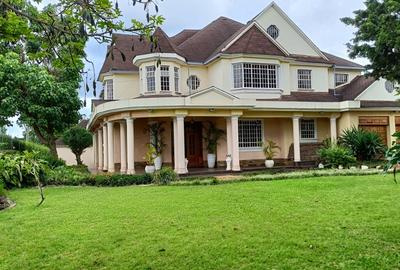 5 Bed House with En Suite in Runda