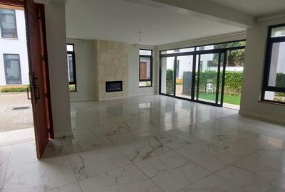 5 Bed Villa with En Suite at Lavington - 3