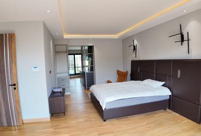 5 Bed Villa with En Suite in Lavington