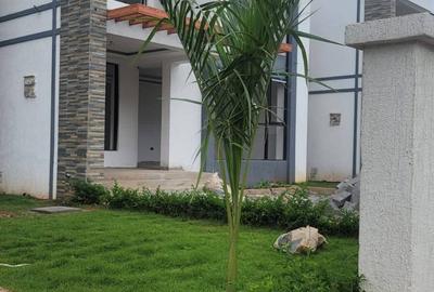 4 Bed Villa with En Suite at Eastern Bypass - 3