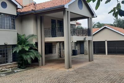 5 Bed House with En Suite in Runda