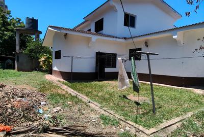 1 ac Commercial Property with Service Charge Included at 3Rd Avanue - 2