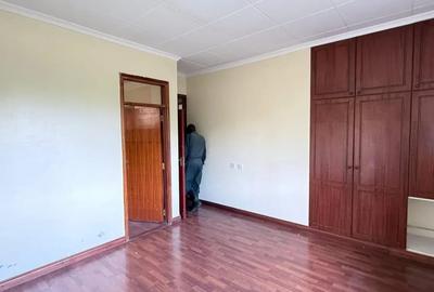 3 Bed House with En Suite in Lavington - 4