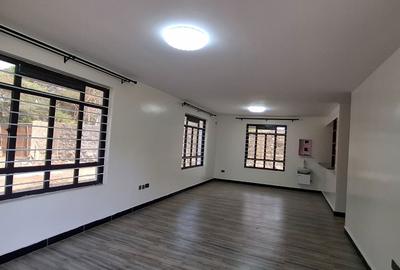 5 Bed Townhouse with En Suite at Safari Park - 2