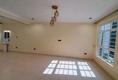 4 Bed Villa with En Suite at Garden Estate - 4