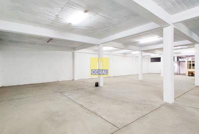 Warehouse with Parking in Industrial Area - 2